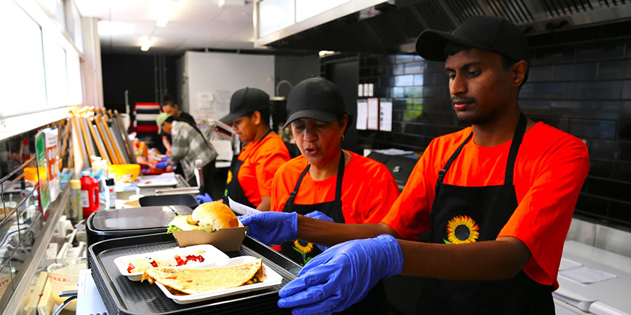 Social Eatery ākonga preparing meals for customers.