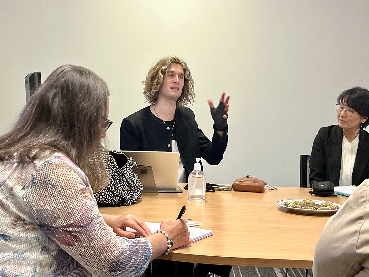 Prof Voyer speaks to Applied Business kaimahi
