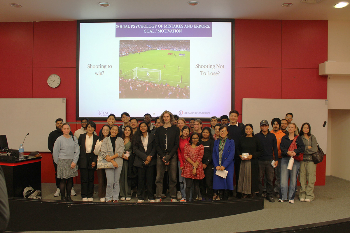 Prof Voyer with ākonga who attended his lecture at Unitec