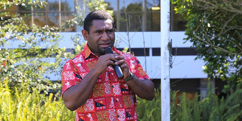 PNG Ākonga Emmanuel Simon