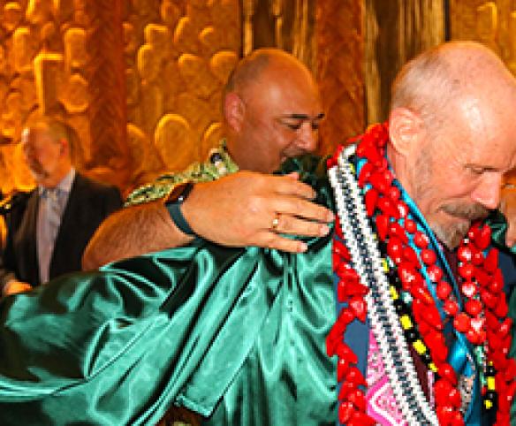 Peseta Sam Lotu-Iiga presenting Williams with his new regalia to confirm his new title as Emeritus Professor.  