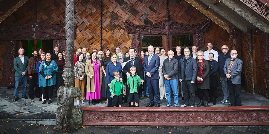 Peter McPherson poses with all attendees at the mahau of the wharenui