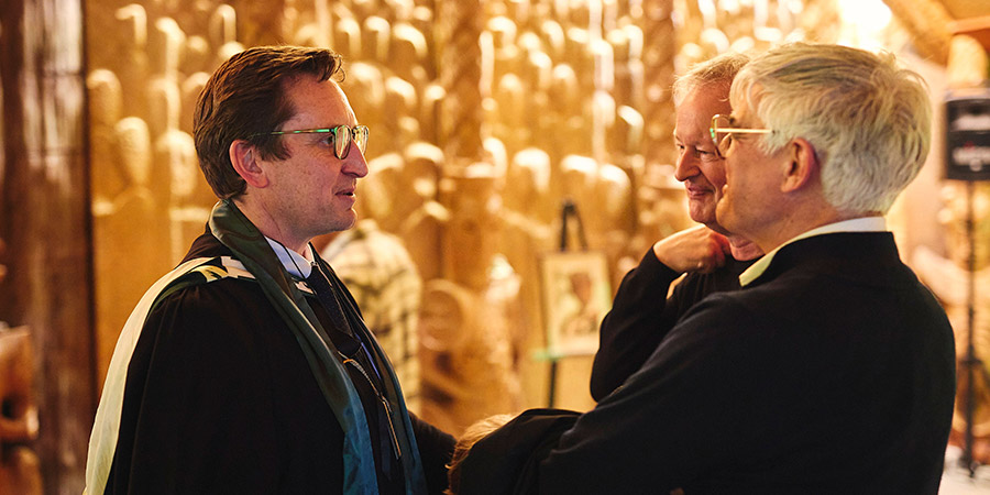 Peter McPherson talks with 2 guests during his professorial address