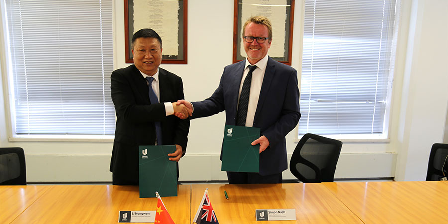 Dr Simon Nash, Deputy Chief Executive - Learner Experience and Success shakes hands with Mr Li Hongwen, Party secretary, after signing the Memorandum of Understanding between Unitec and Shandong Polytechnic College.