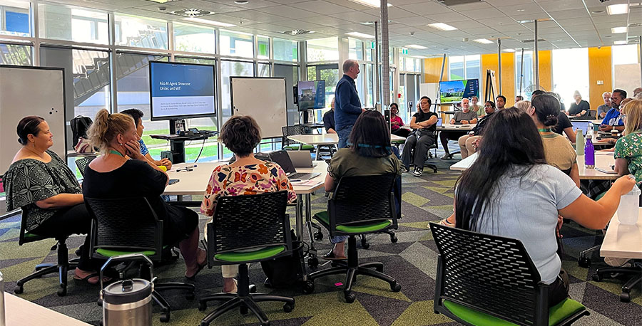 Attendees at the AI Agent event listen to a speaker.