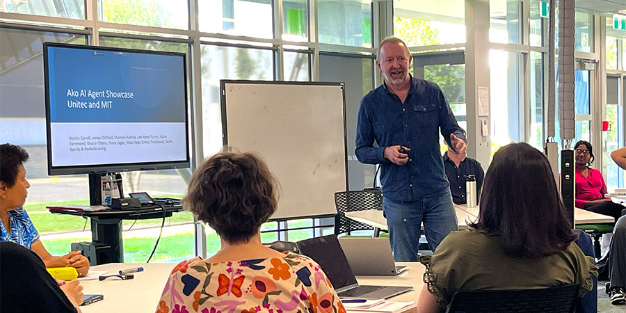 Attendees at the AI Agent event listen to a speaker.