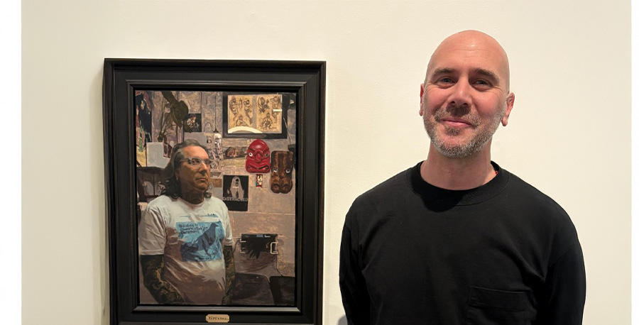 Duncan Pepe Long with his portrait of Solomon Tāmehana