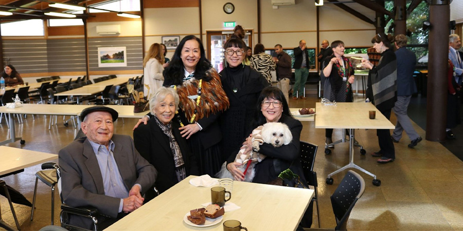 Professor Hong with her parents Bill and Mary, and her two sisters Linda and Joss.