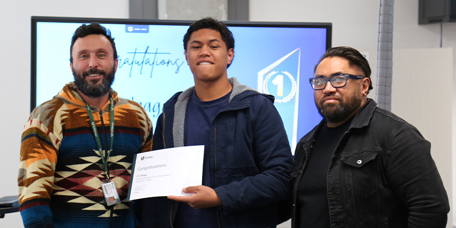 A Youth Guarantee Fund recipient with their teachers.
